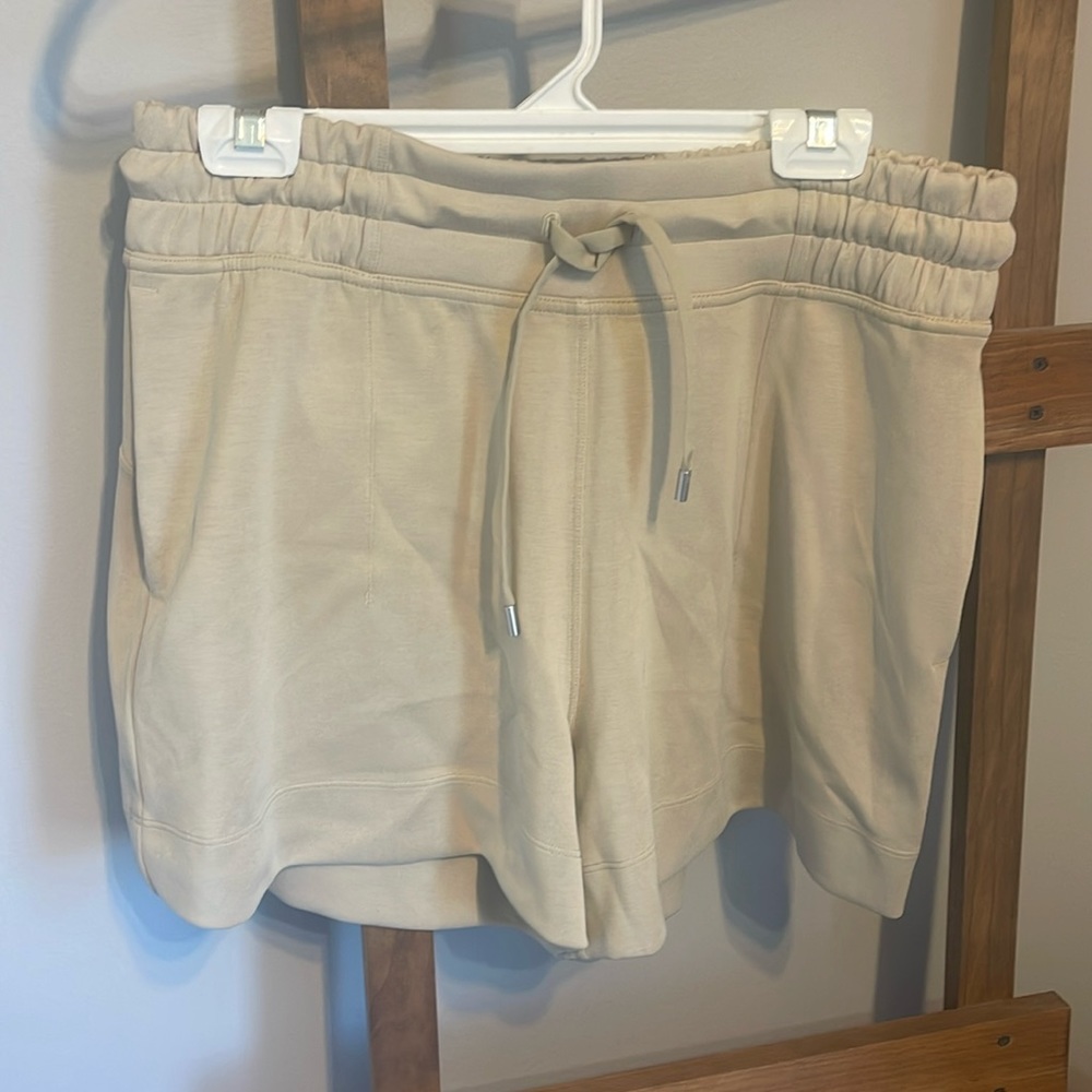 Lululemon Soft Ambitions HR Short 4”